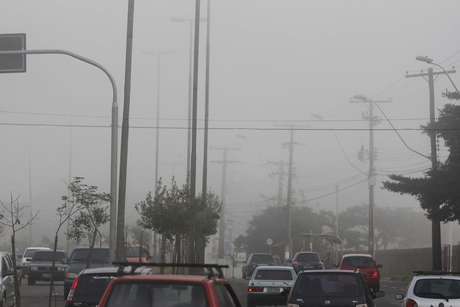 Capital do RS amanheceu com densa neblina e aeroporto foi fechado para pousos Capital do RS amanheceu com densa neblina e aeroporto foi fechado para pousos