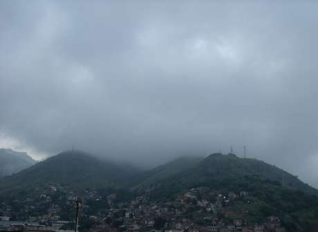 No Rio de Janeiro, a manhã também foi de neblina, o que atrapalhou o tráfego aéreo <p>No Rio de Janeiro, a manhã também foi de neblina, o que atrapalhou o tráfego aéreo</p>