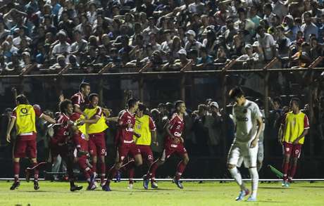 Com capacidade para 20.579 pessoas sentadas, estádio do Mogi Mirim deve receber duelo <p>Com capacidade para 20.579 pessoas sentadas, estádio do Mogi Mirim deve receber duelo</p>