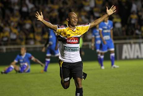 Tartá fez o gol da vitória do Criciúma Tartá fez o gol da vitória do Criciúma