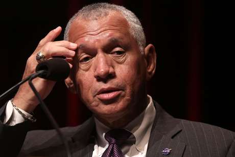 Charles Bolden quer que os Estados Unidos "sigam desempenhando um papel dominante na exploração do planeta vermelho" Charles Bolden quer que os Estados Unidos "sigam desempenhando um papel dominante na exploração do planeta vermelho"