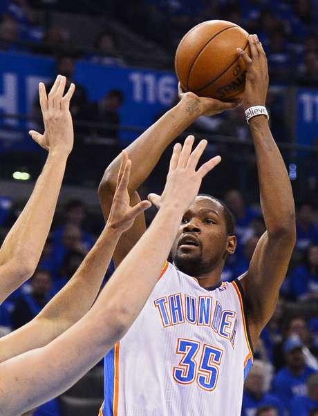 Kevin Durant comandou o City Thunder na primeira partida dos playoffs Kevin Durant comandou o City Thunder na primeira partida dos playoffs