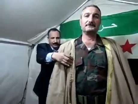 O ex-coronel Riad al-Asaad, líder do ELS, principal braço armado dos rebeldes O ex-coronel Riad al-Asaad, líder do ELS, principal braço armado dos rebeldes