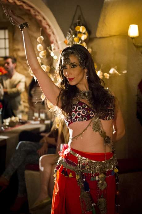 Seguindo conselhos de vó Farid, Ayla faz uma apresentação sensual de dança turca para conquistar Zyah. A cena vai ao ar na quarta-feira (15), em 'Salve Jorge' Seguindo conselhos de vó Farid, Ayla faz uma apresentação sensual de dança turca para conquistar Zyah. A cena vai ao ar na quarta-feira (15), em 'Salve Jorge'