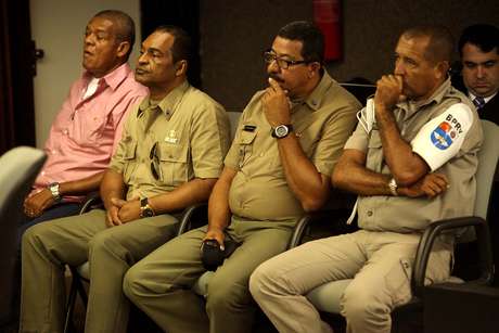 Os réus José Geraldo da Silva, Reinaldo Correia de Lima Filho, Adeildo Costa dos Santos e Josemar Faustino dos Santos acompanham o júri <p>Os réus José Geraldo da Silva, Reinaldo Correia de Lima Filho, Adeildo Costa dos Santos e Josemar Faustino dos Santos acompanham o júri</p>