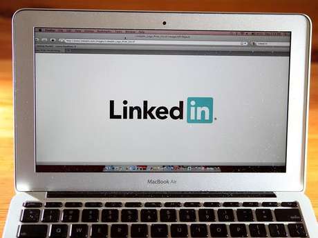 Executivos do LinkedIn dizem que a decisão de permitir menores de 18 anos no site está relacionada com a entrada das instituições de ensino na rede <p>Executivos do LinkedIn dizem que a decisão de permitir menores de 18 anos no site está relacionada com a entrada das instituições de ensino na rede</p>