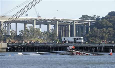 AP in English The Artemis Racing sailboat capsized and trapped Andrew Simpson who drowned.