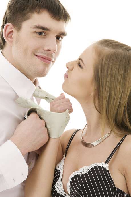 Acomodar-seFicar confortável demais e não parecer nada com quem você era no início do relacionamento é algo que desagrada qualquer mulher. Sentir-se bem ao lado dela é algo positivo, mas ganhar peso e passar a não se importar nem um pouco com sua aparência quando irá vê-la provavelmente fará com que sua namorada repense se de fato quer sair com você <p><strong>Acomodar-se</strong><br />Ficar confortável demais e não parecer nada com quem você era no início do relacionamento é algo que desagrada qualquer mulher. Sentir-se bem ao lado dela é algo positivo, mas ganhar peso e passar a não se importar nem um pouco com sua aparência quando irá vê-la provavelmente fará com que sua namorada repense se de fato quer sair com você</p>
