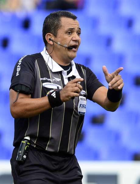 AFP en español Marlon Escalante, juez venezolano para el juego entre Argentina y Colombia.