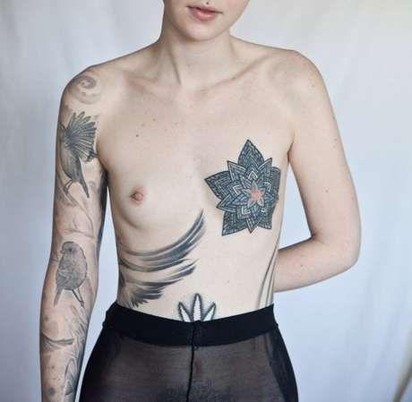 Featured image of post Tatuagens Femininas Na Mama