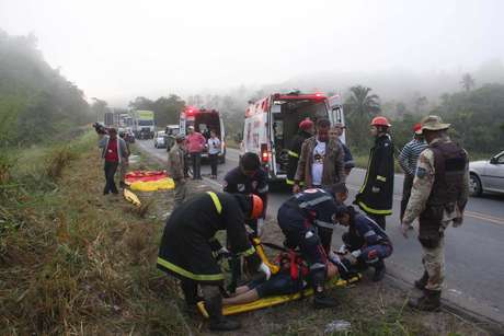 Acidente grave deixa 10 mortos após ônibus capotar na manhã desta quarta-feira, na BR-101, na Bahia <p>Acidente grave deixa 10 mortos após ônibus capotar na manhã desta quarta-feira, na BR-101, na Bahia</p>