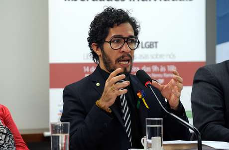 O deputado Jean Wyllys disse que o CNJ aprovou o casamento gay porque o Parlamento é 'omisso' O deputado Jean Wyllys disse que o CNJ aprovou o casamento gay porque o Parlamento é 'omisso'