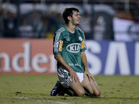 Kleber lamenta lance desperdiçado pelo Palmeiras <p>Kleber lamenta lance desperdiçado pelo Palmeiras</p>