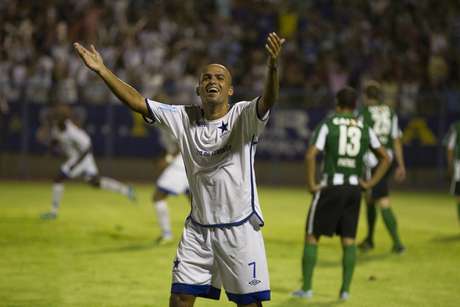 Nacional-AM conseguiu vitória expressiva sobre o Coritiba Nacional-AM conseguiu vitória expressiva sobre o Coritiba