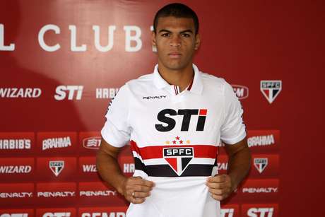 Caramelo chega por empréstimo junto ao São Paulo <p>Caramelo chega por empréstimo junto ao São Paulo</p>