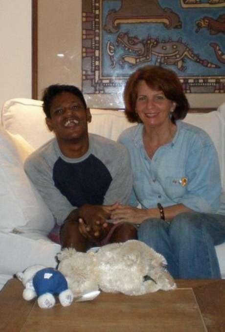 Elizabeth teve de lutar nos tribunais para ficar com Sujit Elizabeth teve de lutar nos tribunais para ficar com Sujit