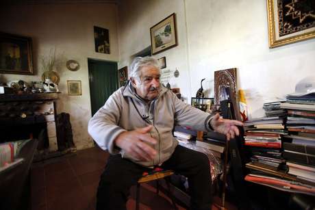 Mujica mora em um sítio a dez quilômetros de Montevidéu, em uma área rural na qual só se escuta o canto das aves <p>Mujica mora em um sítio a dez quilômetros de Montevidéu, em uma área rural na qual só se escuta o canto das aves</p>