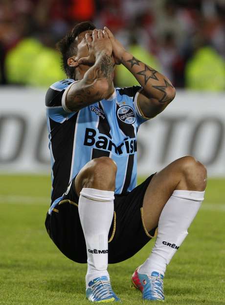 Vargas lamenta erro em lance decisivo do jogo contra o Santa Fe <p>Vargas lamenta erro em lance decisivo do jogo contra o Santa Fe</p>
