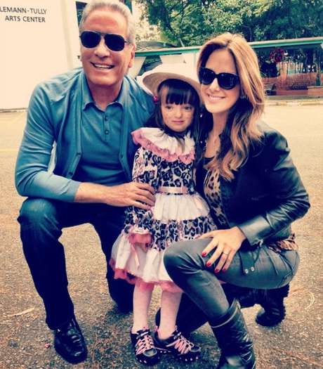 Roberto Justus e a mulher, Ticiane, se divertiram com a filha Rafaella em festa junina neste sábado <p>Roberto Justus e a mulher, Ticiane, se divertiram com a filha Rafaella em festa junina neste sábado</p>