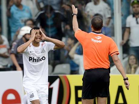 Cícero criticou arbitragem da partida na Vila Belmiro <p>Cícero criticou arbitragem da partida na Vila Belmiro</p>