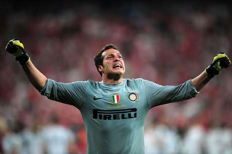 Júlio César segurou Bayern de Munique na conquista da Inter de Milão Júlio César segurou Bayern de Munique na conquista da Inter de Milão