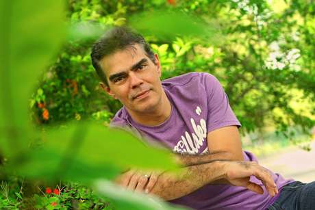 "Meu pai me ensinou a adaptar o dia a dia para produzir humor", disse Nizo Neto sobre a rotina de trabalho, como roteirista e dublador de 'Zorra Total' <p>"Meu pai me ensinou a adaptar o dia a dia para produzir humor", disse Nizo Neto sobre a rotina de trabalho, como roteirista e dublador de 'Zorra Total'</p>