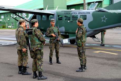 Agentes da Anac e militares reforçaram o controle em aeródromos da fronteira Agentes da Anac e militares reforçaram o controle em aeródromos da fronteira
