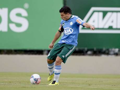 Sem espaço no Palmeiras, Ayrton pode ser emprestado ao Vitória <p>Sem espaço no Palmeiras, Ayrton pode ser emprestado ao Vitória</p>