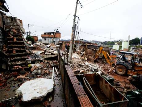 A Vila São Pedro vem passando por um processo de urbanização, com a abertura e pavimentação de ruas A Vila São Pedro vem passando por um processo de urbanização, com a abertura e pavimentação de ruas