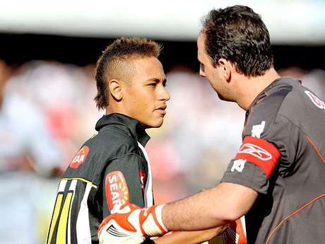 Neymar se envolveu em polêmicas em 2010 <p>Neymar se envolveu em polêmicas em 2010</p>