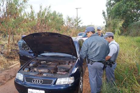 Audi que seria usado em furto de agência bancária no município de Itobi foi encontrado na manhã desta sexta-feira em Casa Branca <p>Audi que seria usado em furto de agência bancária no município de Itobi foi encontrado na manhã desta sexta-feira em Casa Branca</p>