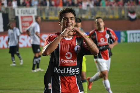 Com gol de Arthur Maia, Joinville venceu o Bragantino <p>Com gol de Arthur Maia, Joinville venceu o Bragantino</p>