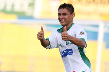 Elanardo comemora primeiro gol do Icasa diante do Sport <p>Elanardo comemora primeiro gol do Icasa diante do Sport</p>