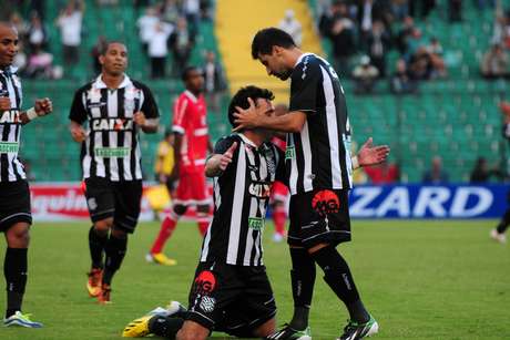 Pablo comemora gol em vitória do Figueirense na Série B <p>Pablo comemora gol em vitória do Figueirense na Série B</p>