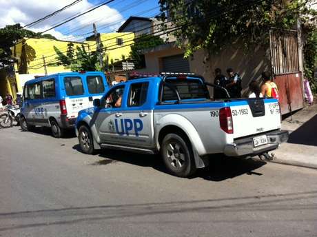 Policiais da UPP e do Bope fazem buscas na região para encontrar responsáveis <p>Policiais da UPP e do Bope fazem buscas na região para encontrar responsáveis </p>