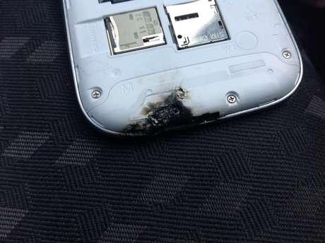 No ano passado, uma investigação após denúncia de explosão em um Galaxy S III apontou que aparelho foi colocado no micro-ondas No ano passado, uma investigação após denúncia de explosão em um Galaxy S III apontou que aparelho foi colocado no micro-ondas