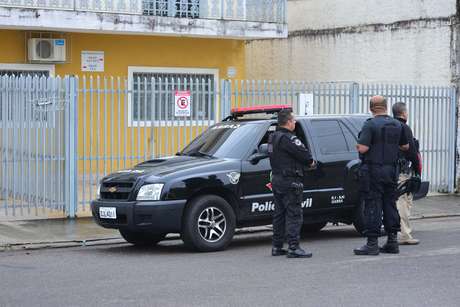 Policiais foram até o local do crime na manhã desta terça-feira Policiais foram até o local do crime na manhã desta terça-feira