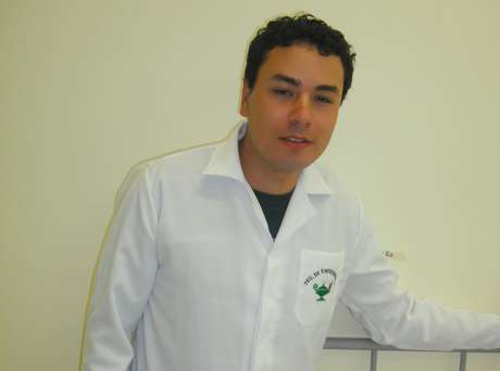 Edes de Mello Rosa, 28 anos, fez técnico em enfermagem, mas sonha em cursar medicina Edes de Mello Rosa, 28 anos, fez técnico em enfermagem, mas sonha em cursar medicina