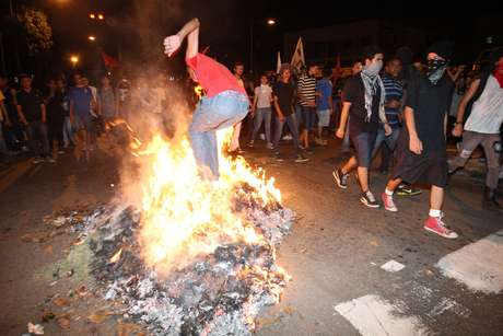 Balanço da PM aponta que três ônibus foram incendiados e dois depredados <p>Balanço da PM aponta que três ônibus foram incendiados e dois depredados</p>