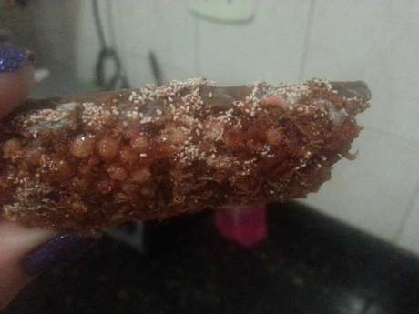 Larva foi encontrada por consumidora em barra de cereal da marca Trio na última segunda-feira, 27 <p>Larva foi encontrada por consumidora em barra de cereal da marca Trio na última segunda-feira, 27</p>