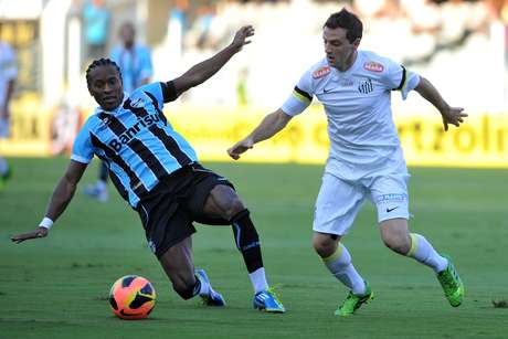 Diante do Grêmio, pelo segundo jogo do Campeonato Brasileiro, Santos atuou sem patrocinador máster após o fim do acordo com a Phlico <p>Diante do Grêmio, pelo segundo jogo do Campeonato Brasileiro, Santos atuou sem patrocinador máster após o fim do acordo com a Phlico</p>