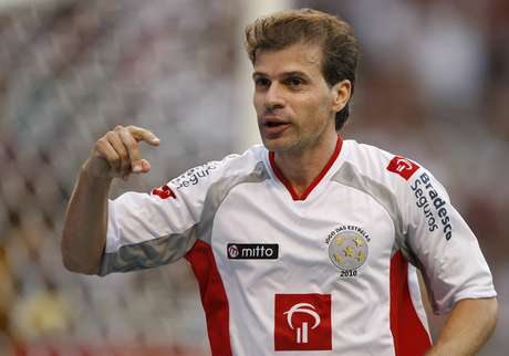 Túlio diz estar com 999 gols na carreira e quer fazer milésimo antes da Copa <p>Túlio diz estar com 999 gols na carreira e quer fazer milésimo antes da Copa</p>