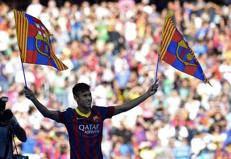 Ex-santista teve recepção de astro no Camp Nou <p>Ex-santista teve recepção de astro no Camp Nou</p>