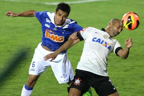 Atacante quer contrato de mais dois anos para encerrar carreira, mas Corinthians oferece um <p>Atacante quer contrato de mais dois anos para encerrar carreira, mas Corinthians oferece um</p>