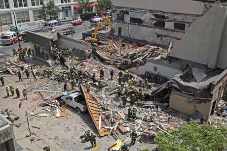 Número de pessoas dentro do prédio no momento do desabamento é incerto, segundo o prefeito Número de pessoas dentro do prédio no momento do desabamento é incerto, segundo o prefeito