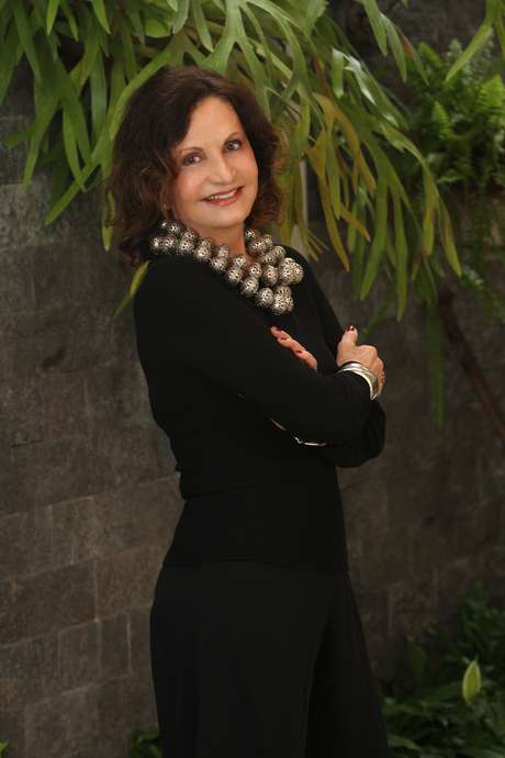 Atriz de 77 anos, há mais de 50 na dramaturgia Atriz de 77 anos, há mais de 50 na dramaturgia