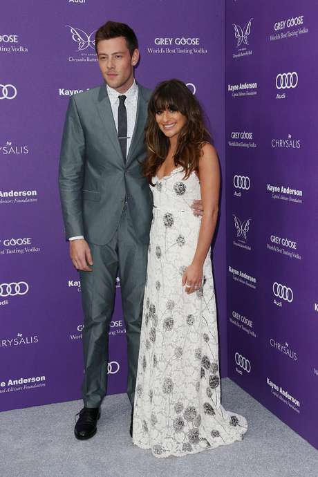 O casal Lea Michele e Cory Monteith, conhecido por atuar na série 'Glee', participou do evento beneficente 12th Annual Chrysalis Butterfly Ball, no sábado (8), em Brentwood, na Califórnia, nos Estados Unidos. A atriz chamou a atenção dos presentes, ao aparecer com um vestido branco longo O casal Lea Michele e Cory Monteith, conhecido por atuar na série 'Glee', participou do evento beneficente 12th Annual Chrysalis Butterfly Ball, no sábado (8), em Brentwood, na Califórnia, nos Estados Unidos. A atriz chamou a atenção dos presentes, ao aparecer com um vestido branco longo