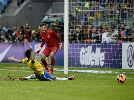 Ricardo Matsukawa / Terra <p>Neymar falló en cuatro ocasiones frente al marco de Lloris.</p>