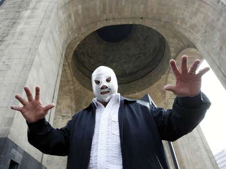 Mexsport El Hijo del Santo estará de visita en las instalaciones de Terra.