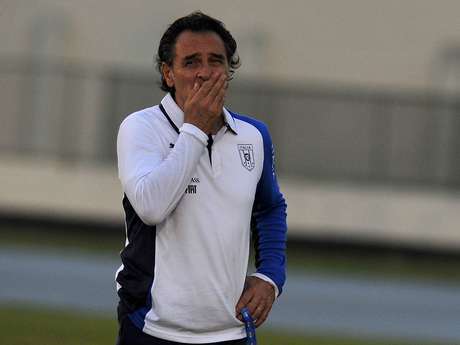 Cesare Prandelli fez elogios aos vestiários do Engenhão, mas criticou o gramado <p>Cesare Prandelli fez elogios aos vestiários do Engenhão, mas criticou o gramado</p>